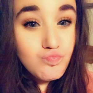 Meet your seller 🙋🙋😊😊